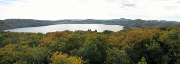 Blick vom Lydiaturm zum Laacher See