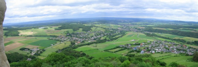 Blick von der Burg: Oberzissen, Hain