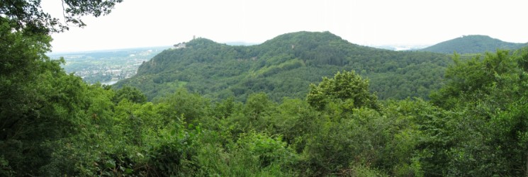 Blick vom Breiberg auf Drachenfels, Wolkenburg und Petersberg