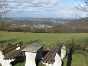 Blick vom Parkplatz in die Rurebene