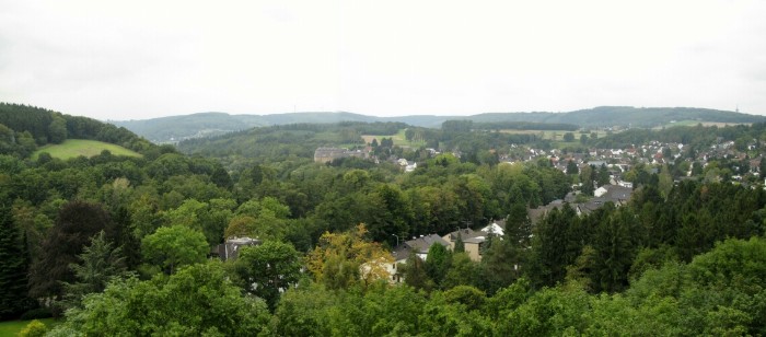 Untermaubach mit Burg